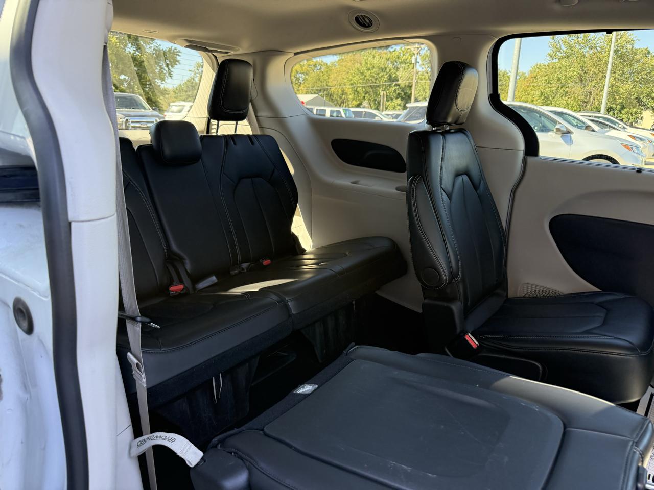 Chrysler Pacifica Touring L FWD 2024
