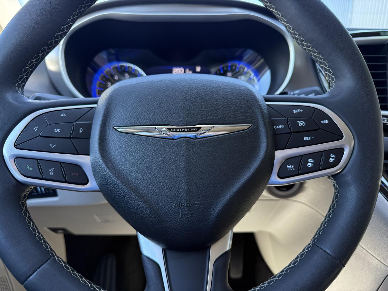 Chrysler Pacifica Touring L FWD 2024