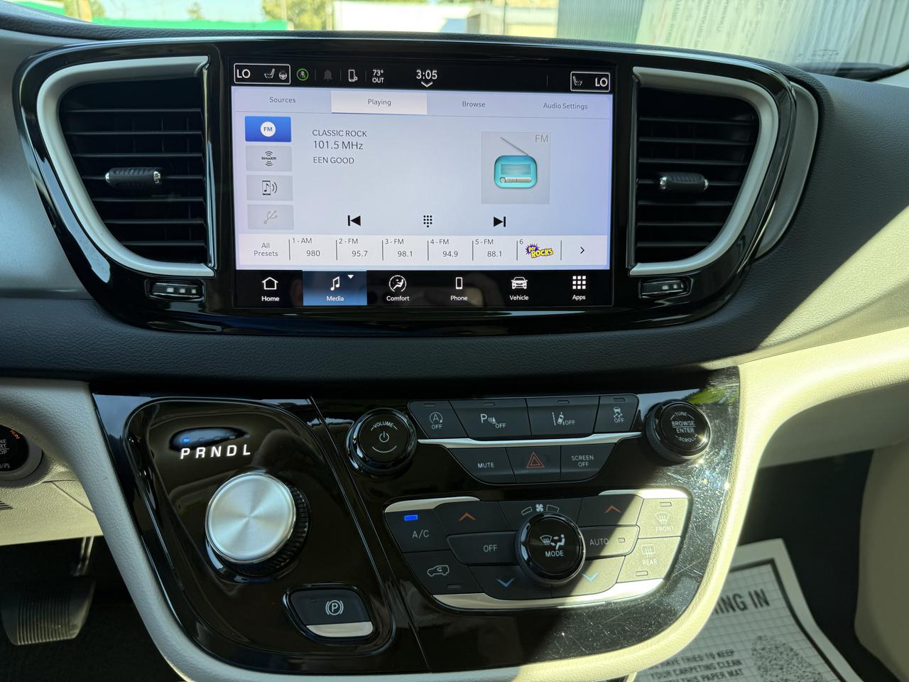 Chrysler Pacifica Touring L FWD 2024