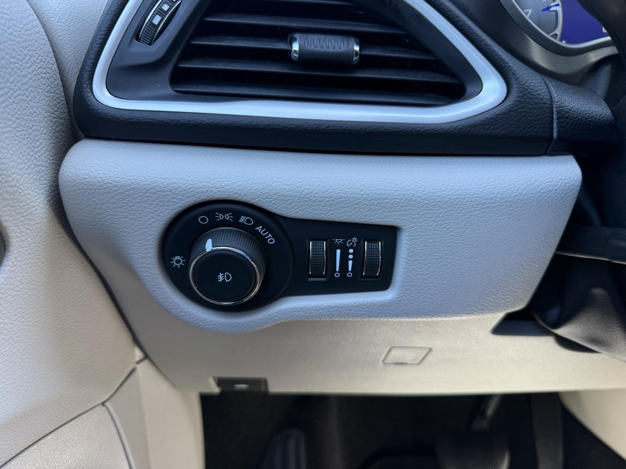 Chrysler Pacifica Touring L FWD 2024