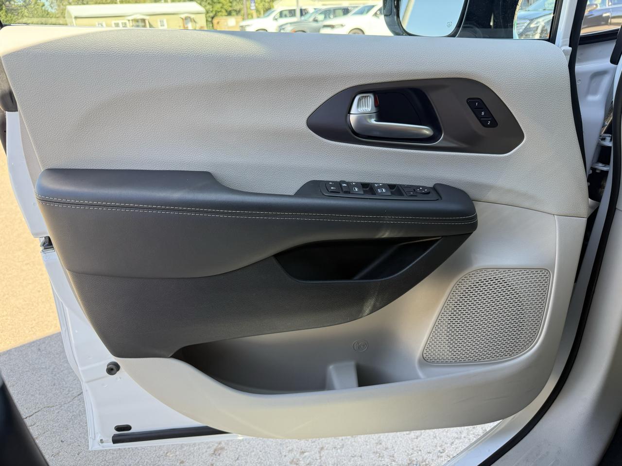 Chrysler Pacifica Touring L FWD 2024