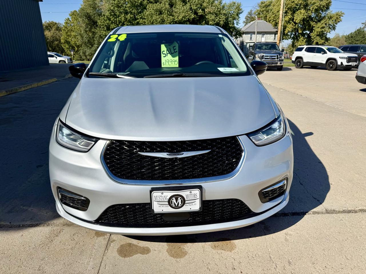 Chrysler Pacifica Touring L FWD 2024