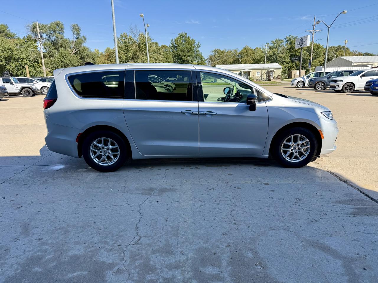 Chrysler Pacifica Touring L FWD 2024
