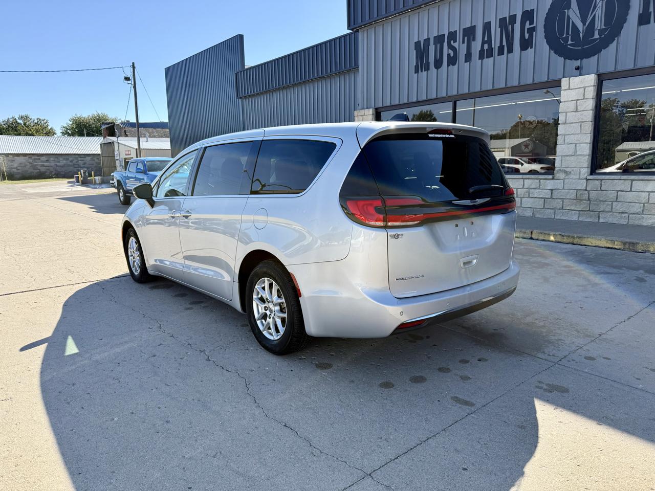 Chrysler Pacifica Touring L FWD 2024