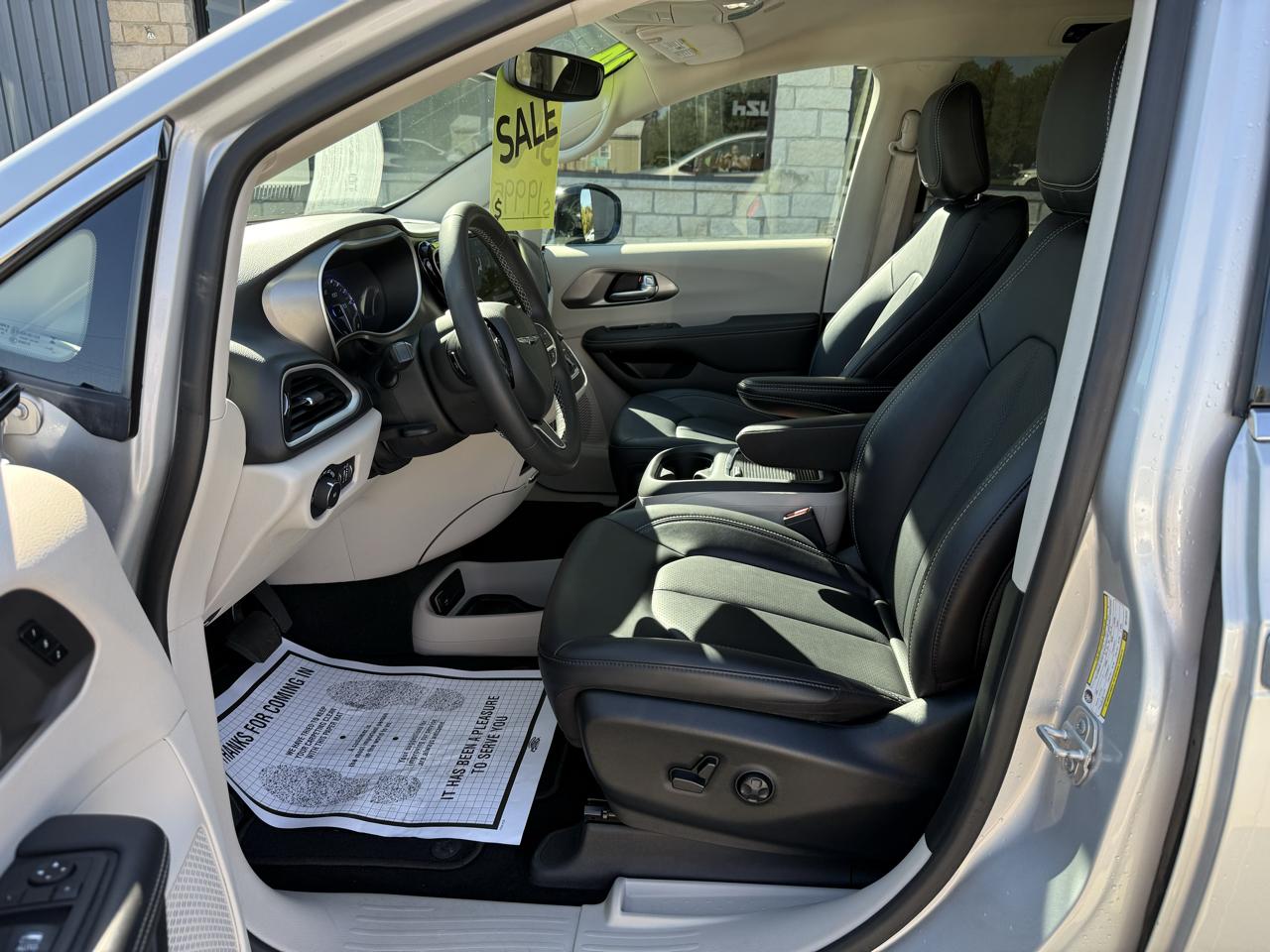 Chrysler Pacifica Touring L FWD 2024