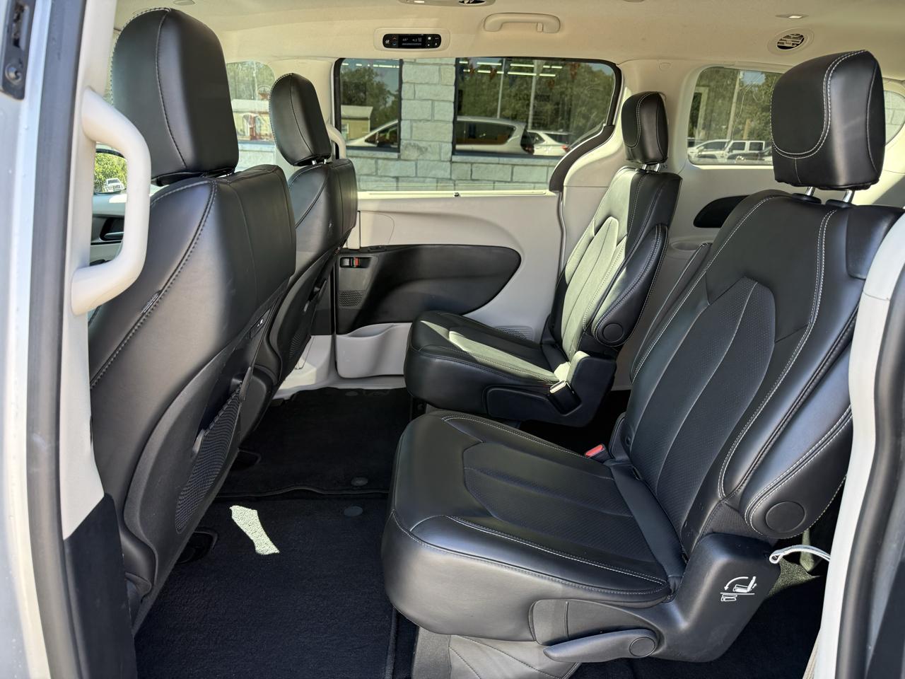 Chrysler Pacifica Touring L FWD 2024