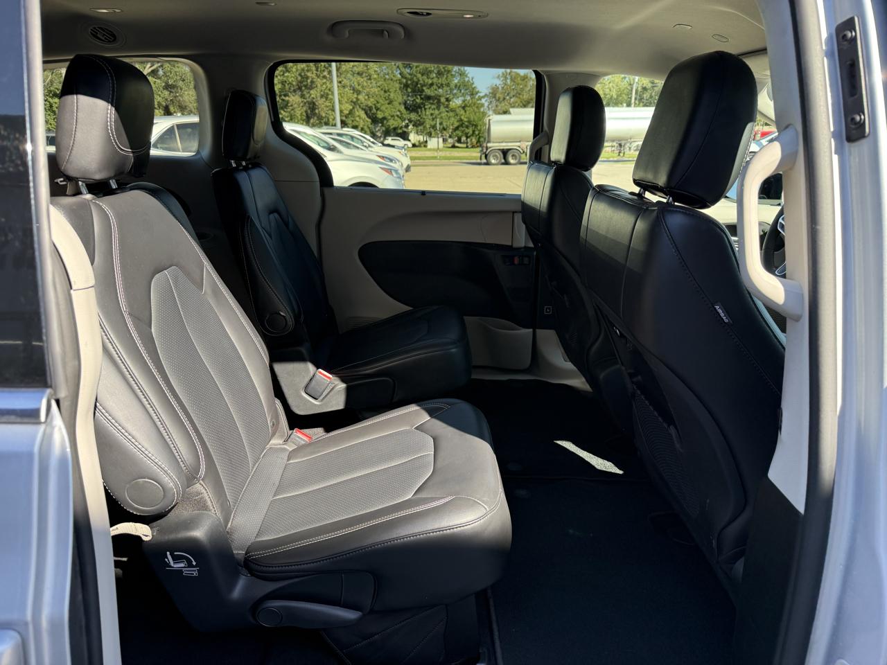 Chrysler Pacifica Touring L FWD 2024