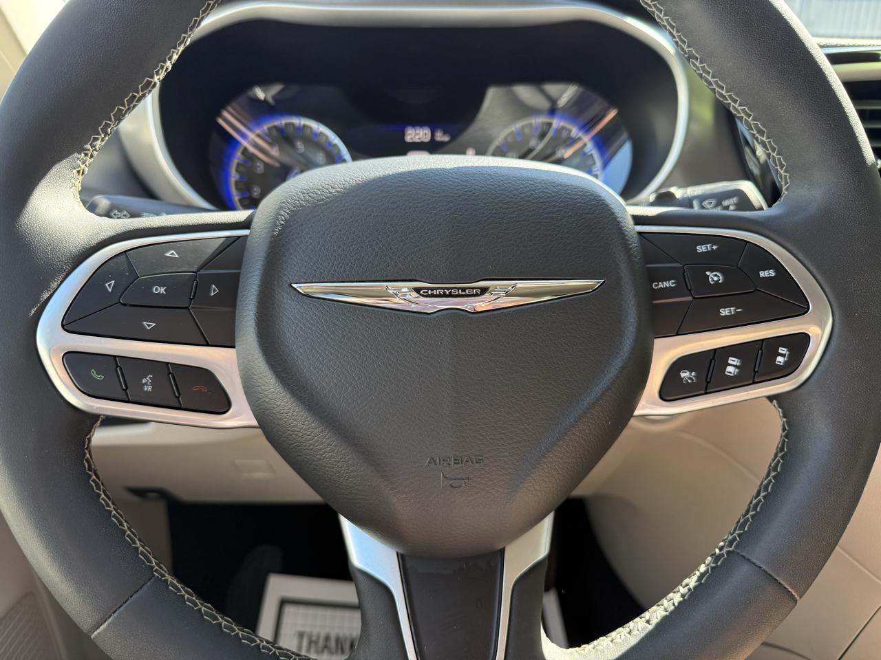 Chrysler Pacifica Touring L FWD 2024