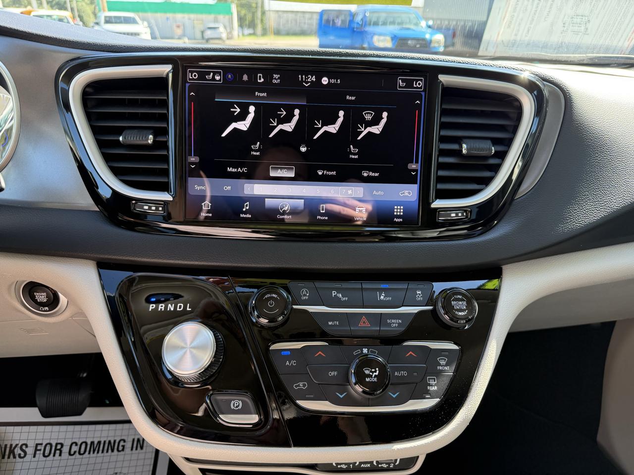 Chrysler Pacifica Touring L FWD 2024
