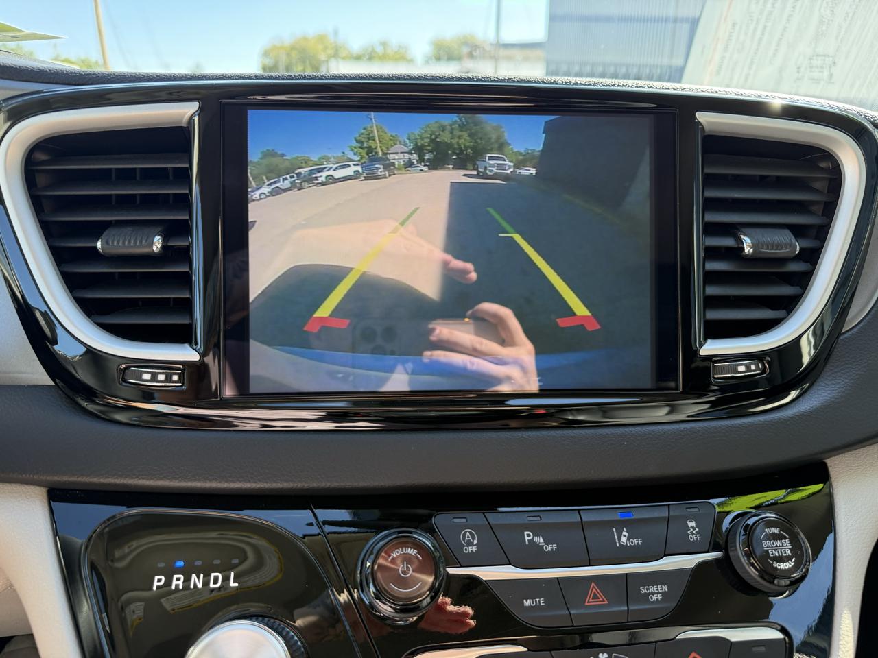 Chrysler Pacifica Touring L FWD 2024