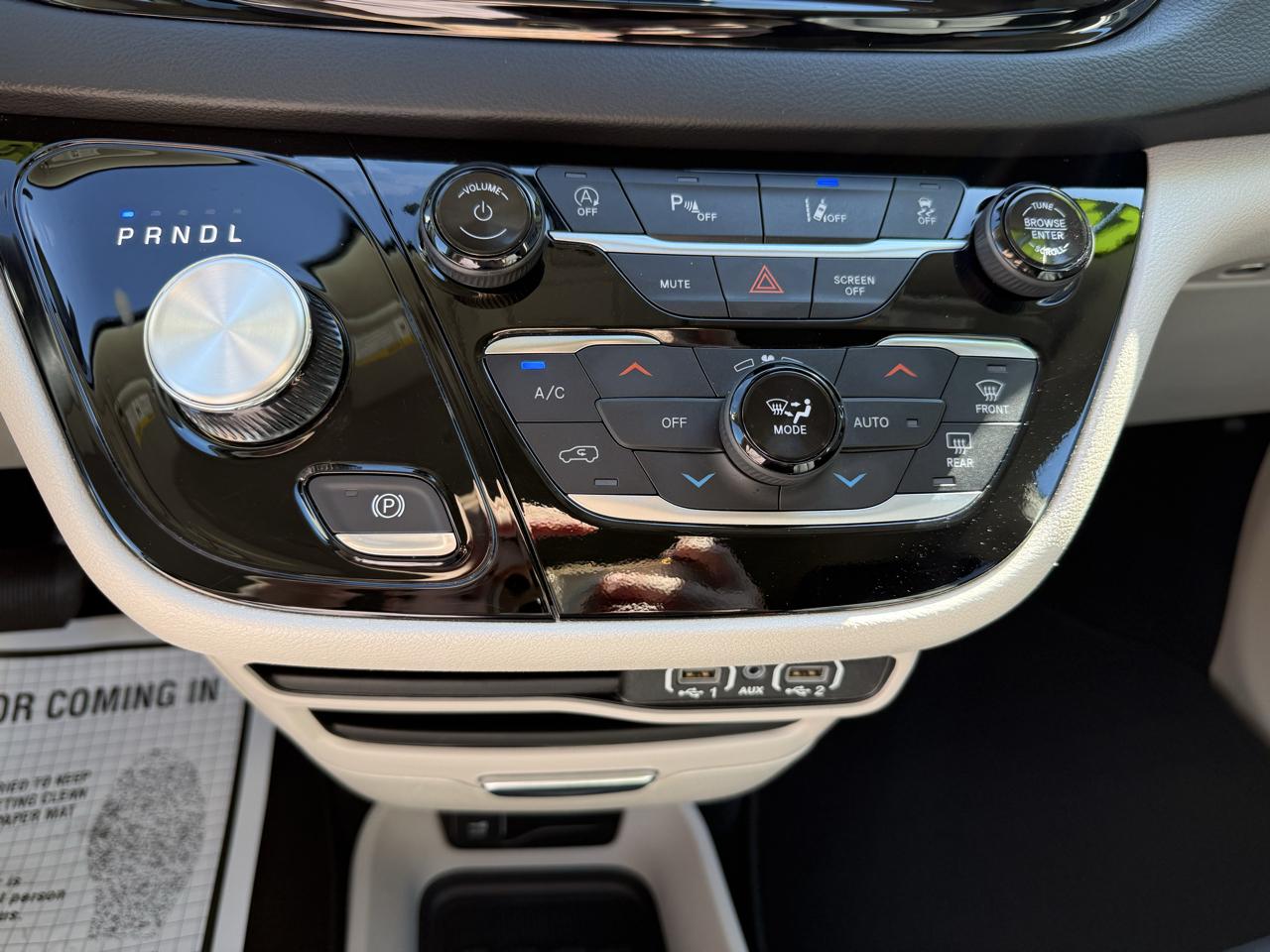 Chrysler Pacifica Touring L FWD 2024