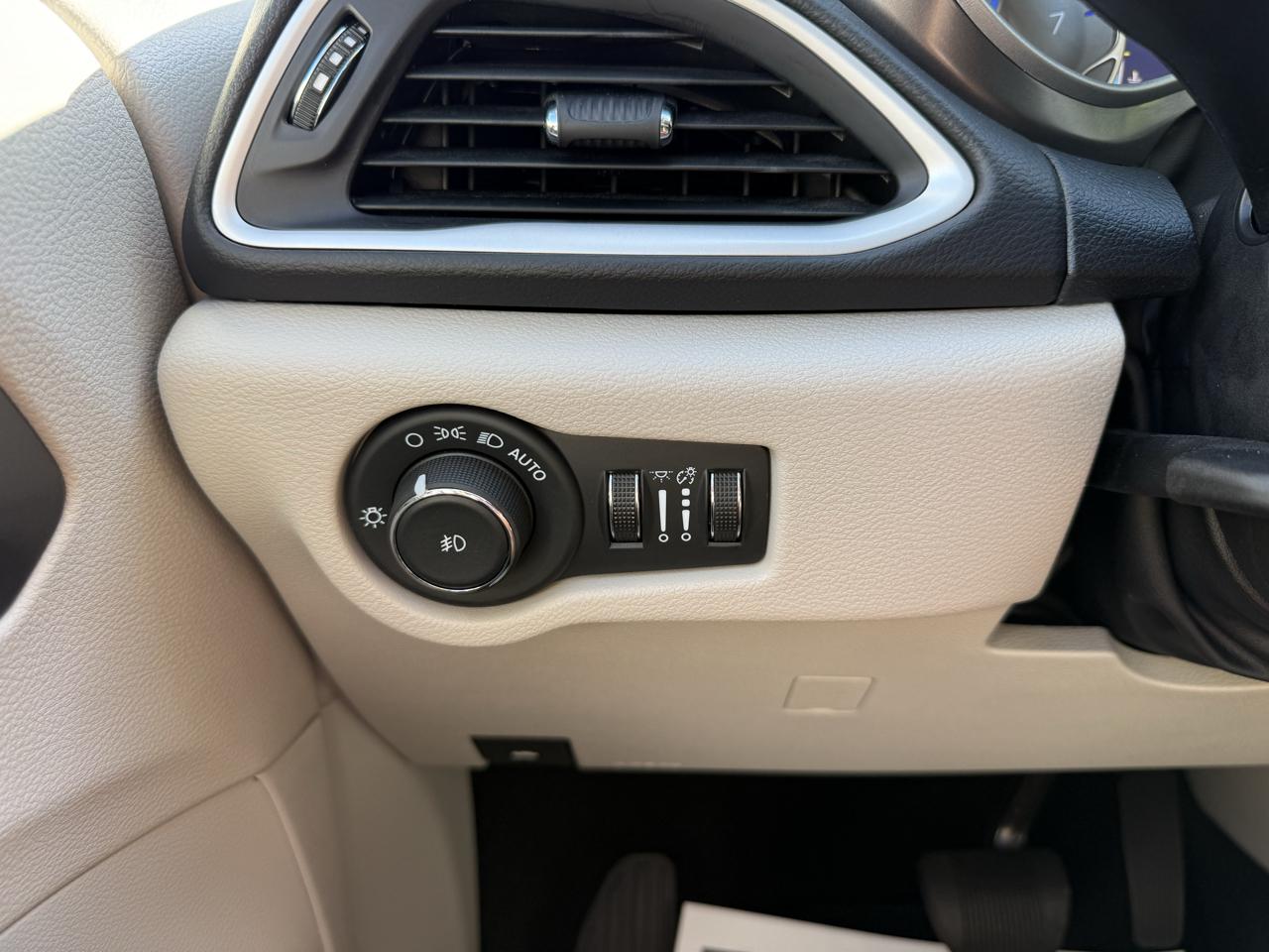 Chrysler Pacifica Touring L FWD 2024