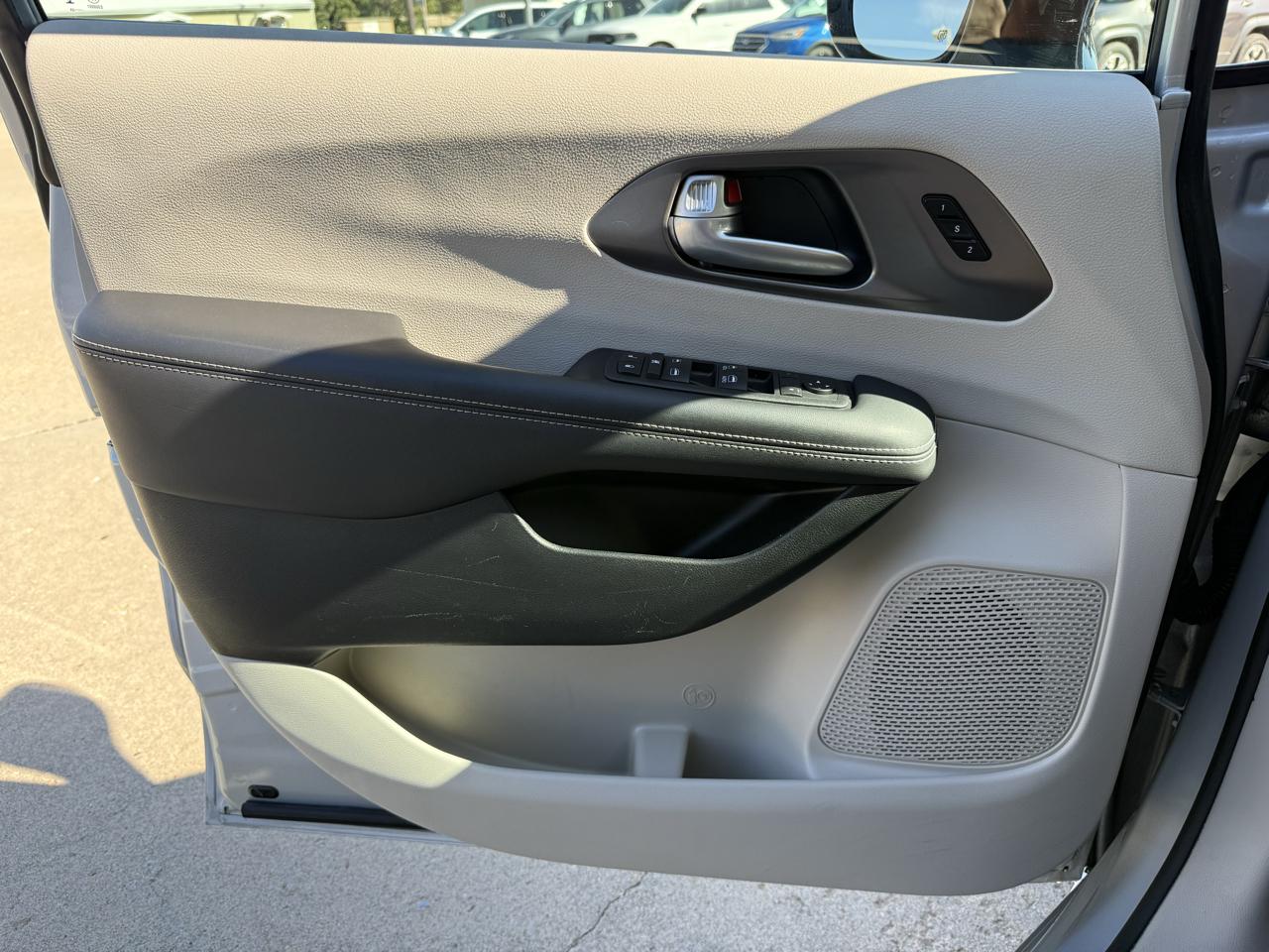 Chrysler Pacifica Touring L FWD 2024