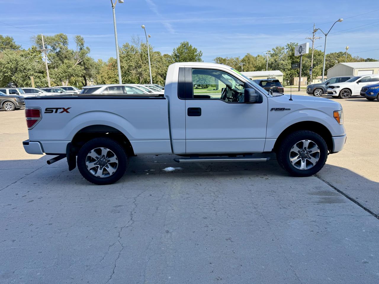 Ford F-150 2WD Reg Cab 126" STX 2014