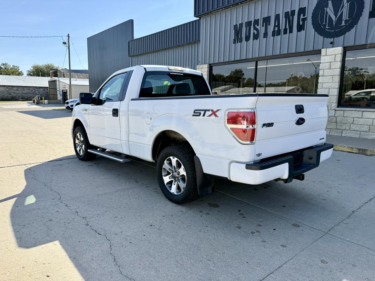 Ford F-150 2WD Reg Cab 126" STX 2014