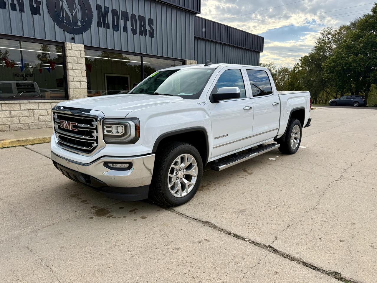 GMC Sierra 1500 4WD Crew Cab 143.5" SLT 2018
