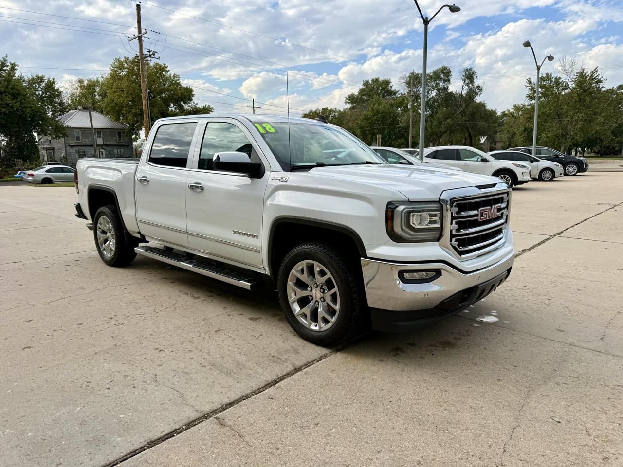 GMC Sierra 1500 4WD Crew Cab 143.5" SLT 2018