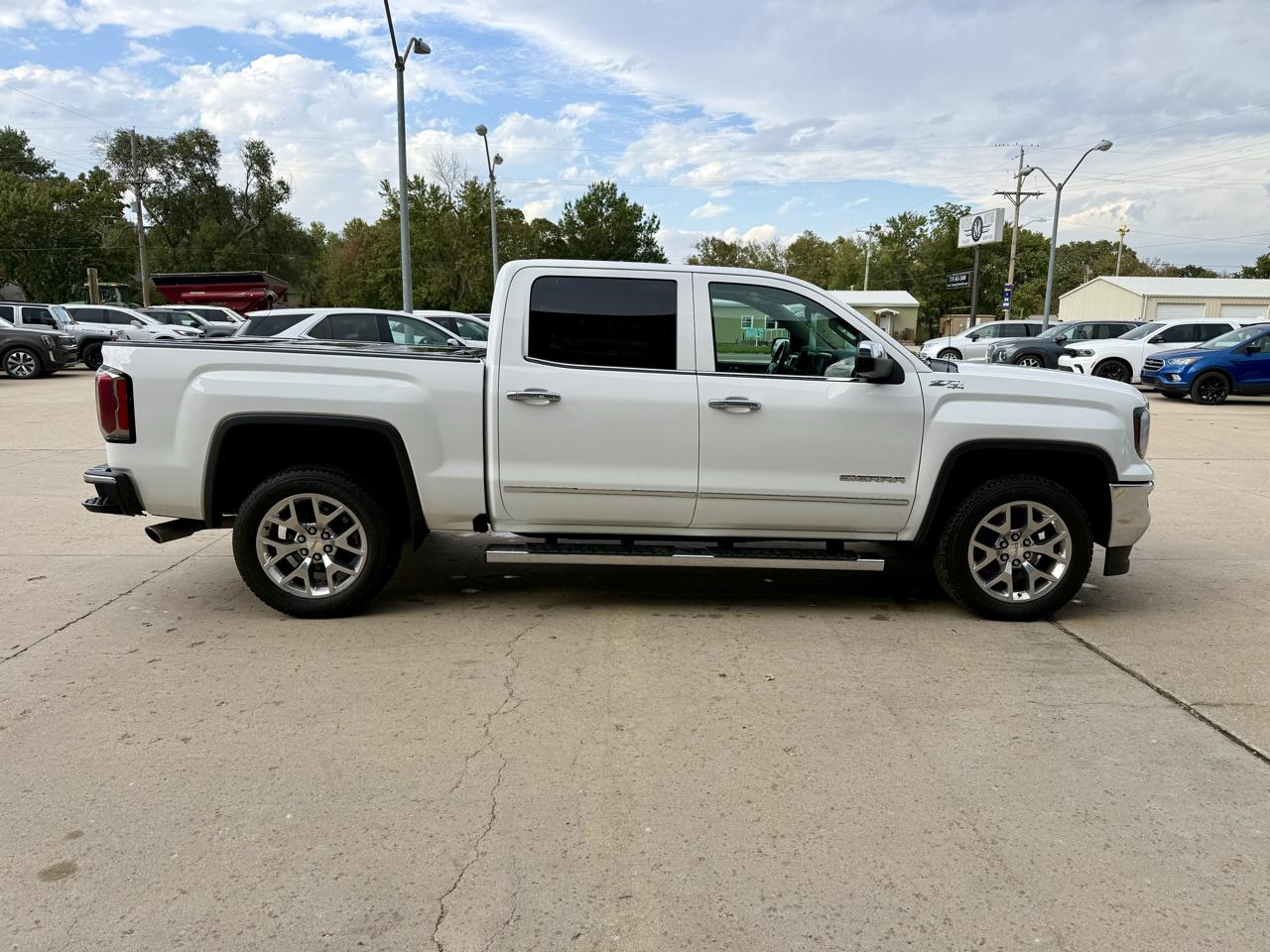 GMC Sierra 1500 4WD Crew Cab 143.5" SLT 2018