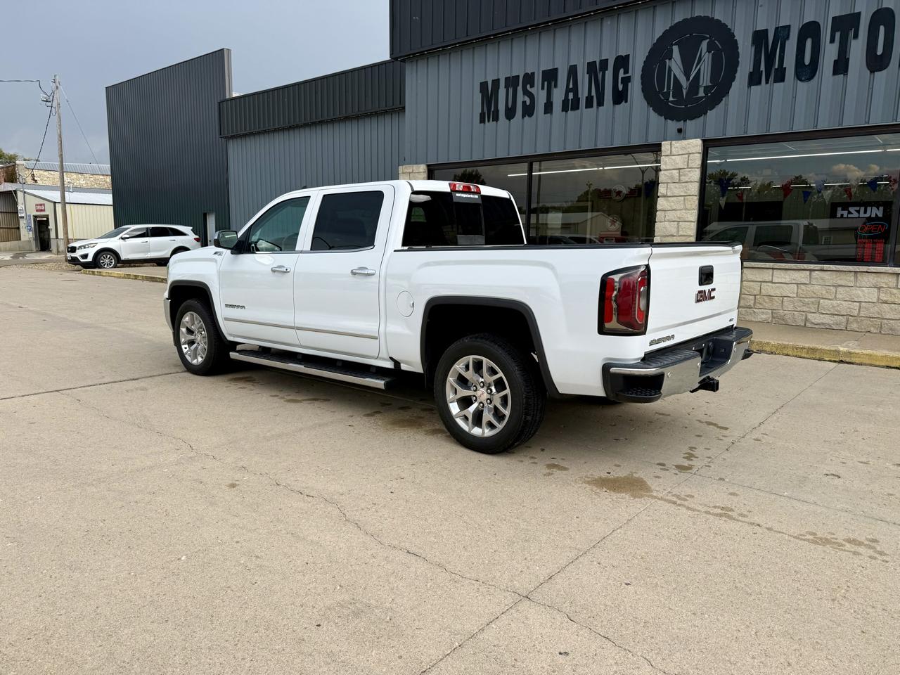 GMC Sierra 1500 4WD Crew Cab 143.5" SLT 2018