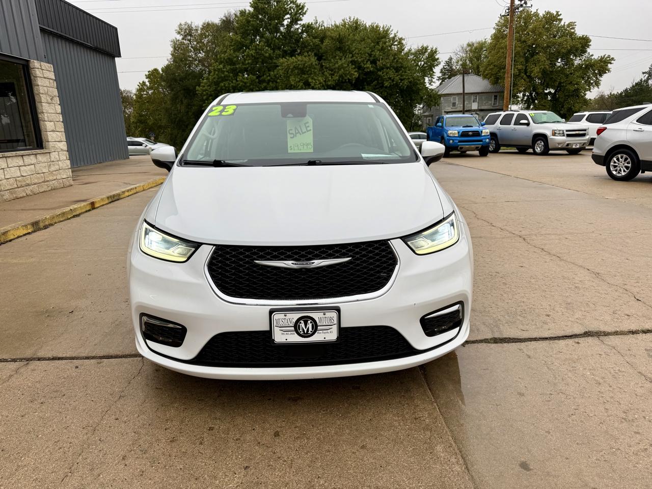 Chrysler Pacifica Touring L FWD 2023