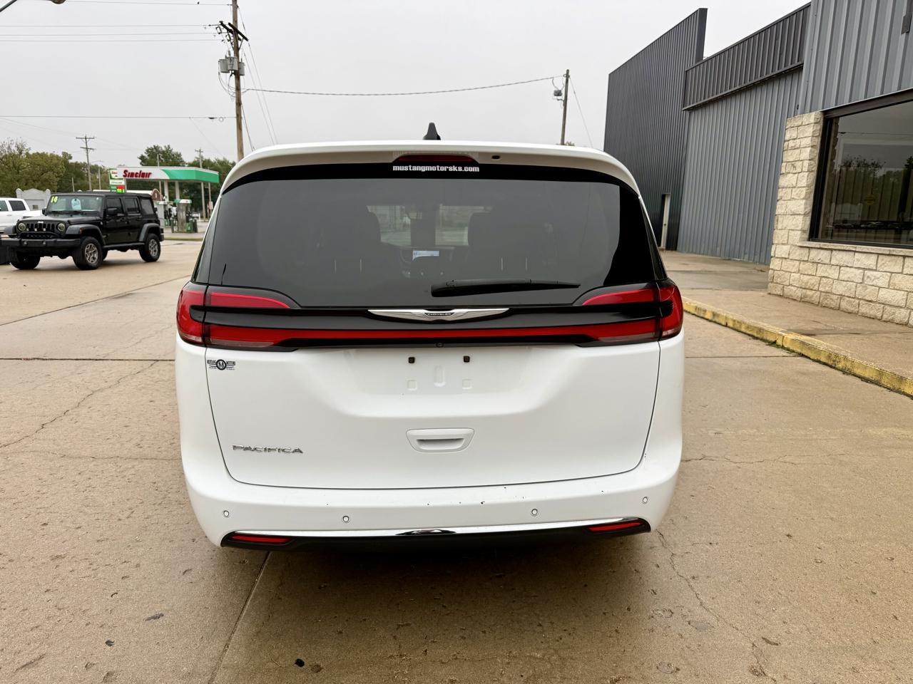Chrysler Pacifica Touring L FWD 2023
