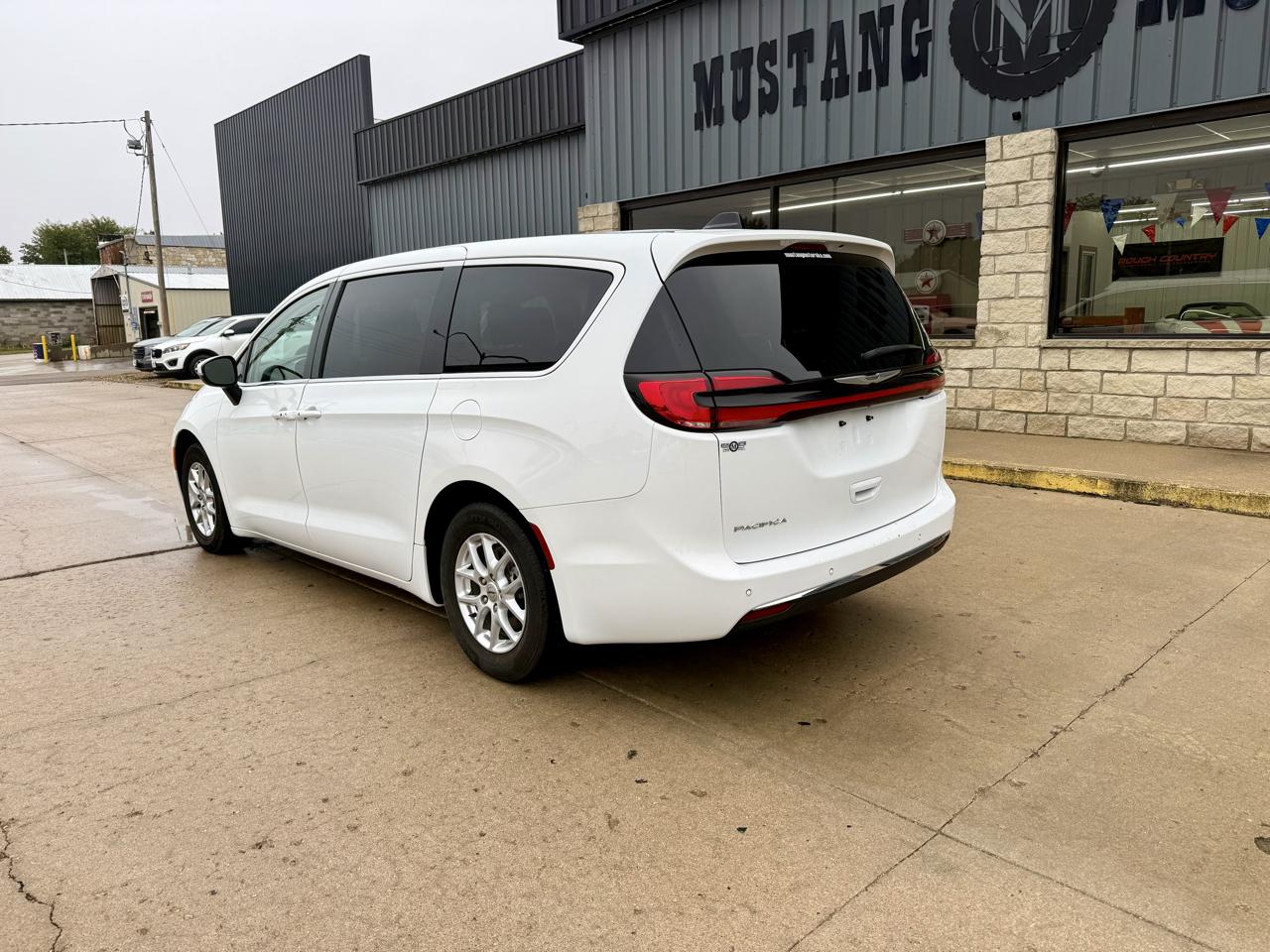 Chrysler Pacifica Touring L FWD 2023