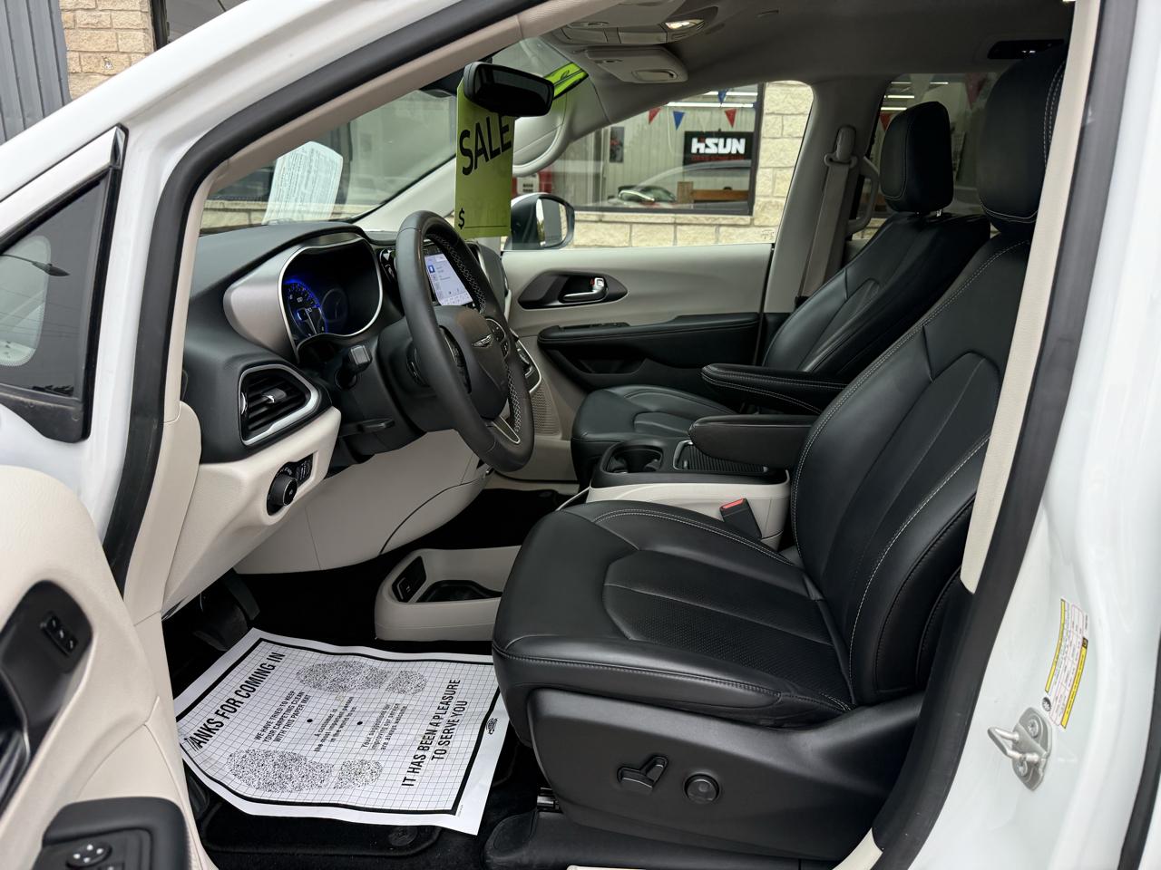 Chrysler Pacifica Touring L FWD 2023