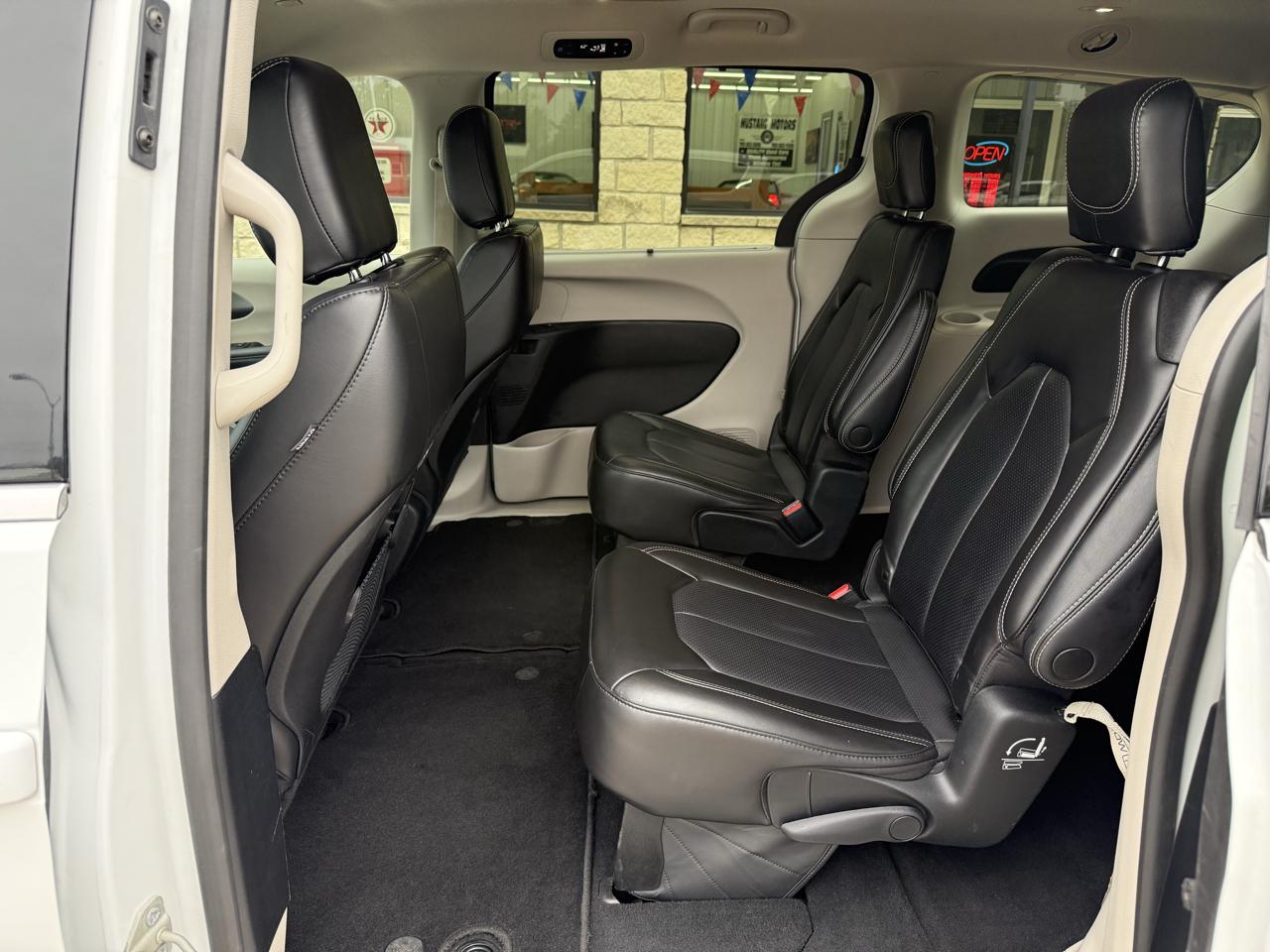 Chrysler Pacifica Touring L FWD 2023
