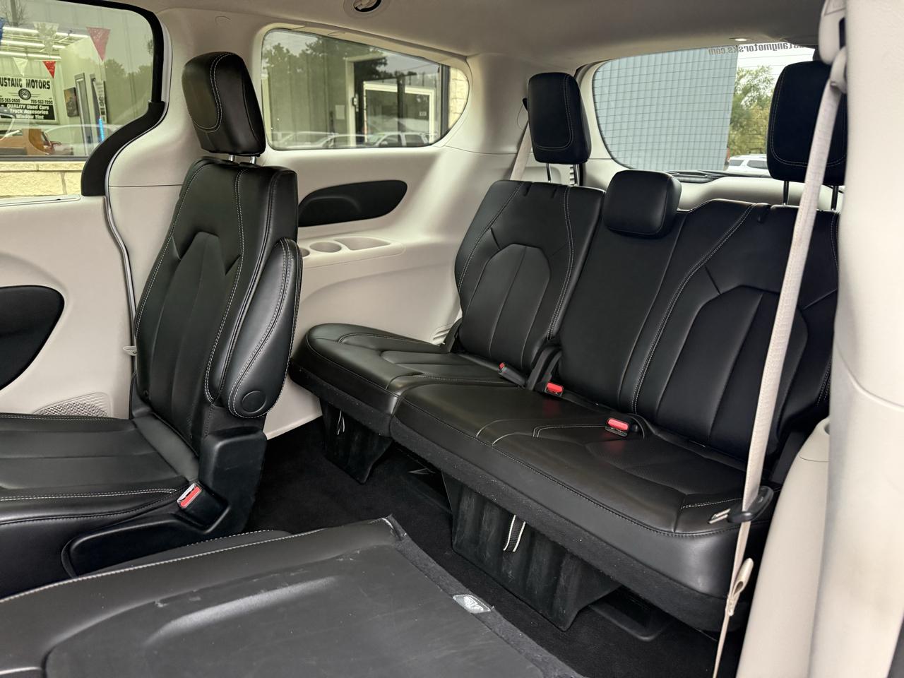 Chrysler Pacifica Touring L FWD 2023
