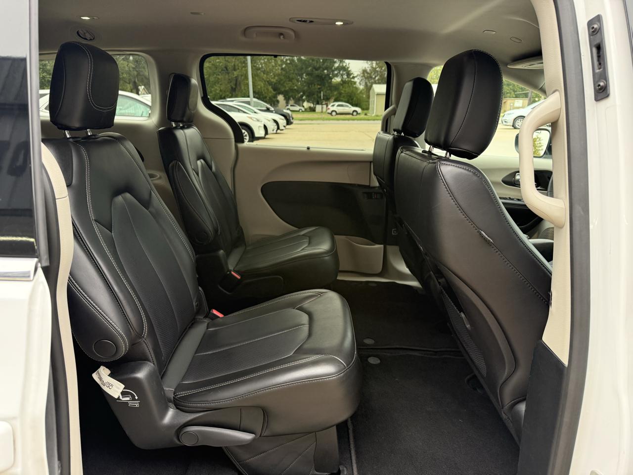Chrysler Pacifica Touring L FWD 2023