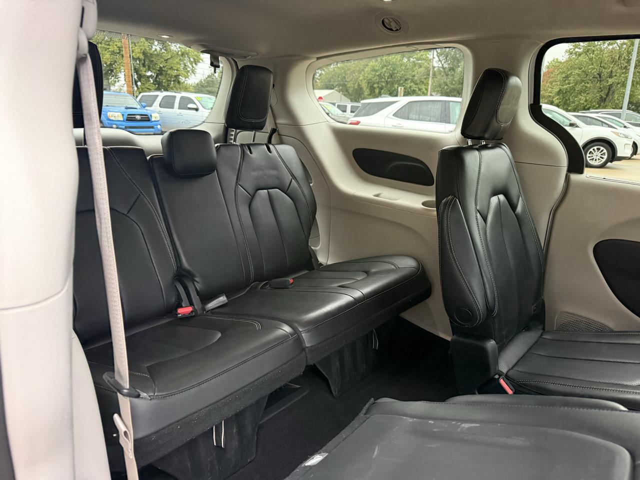Chrysler Pacifica Touring L FWD 2023