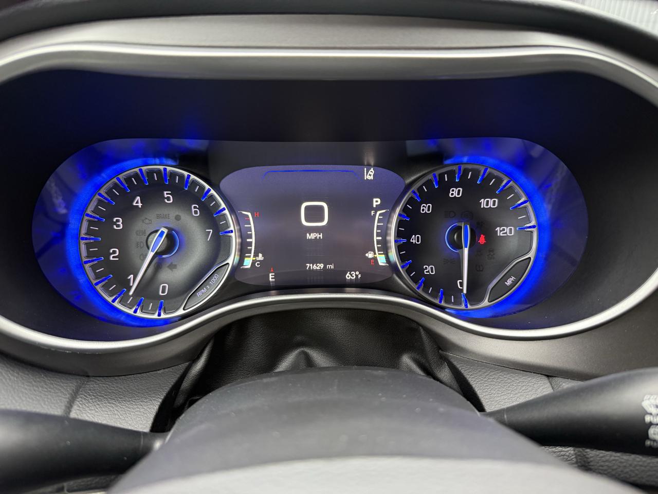 Chrysler Pacifica Touring L FWD 2023