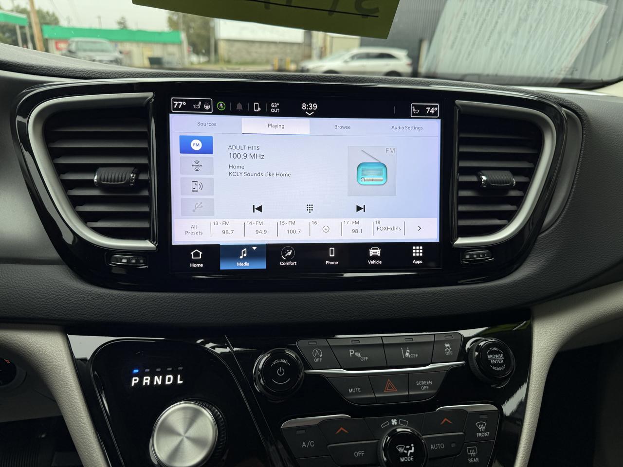 Chrysler Pacifica Touring L FWD 2023