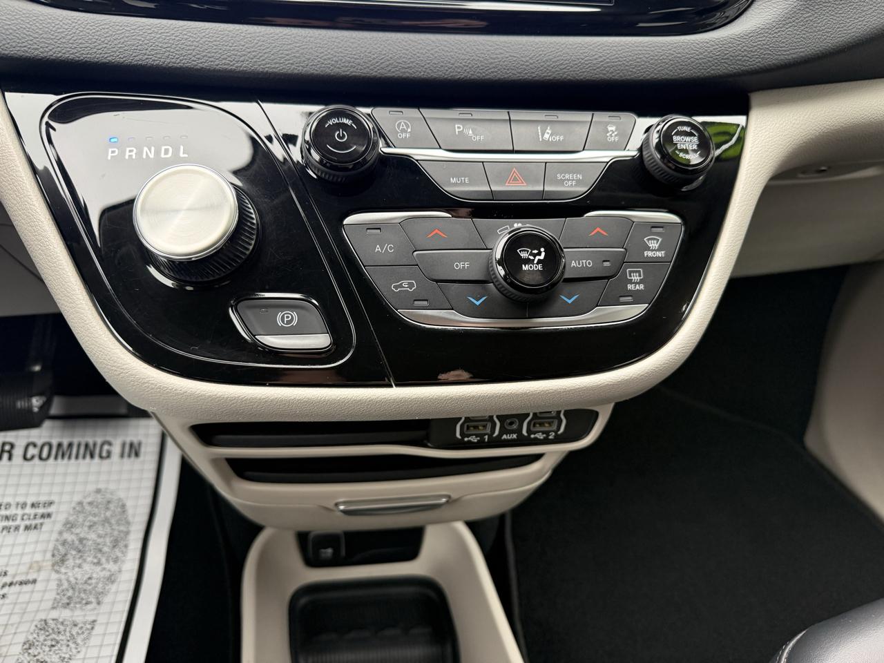 Chrysler Pacifica Touring L FWD 2023