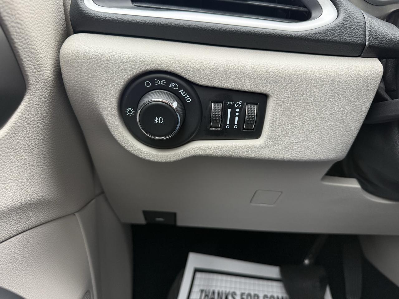 Chrysler Pacifica Touring L FWD 2023