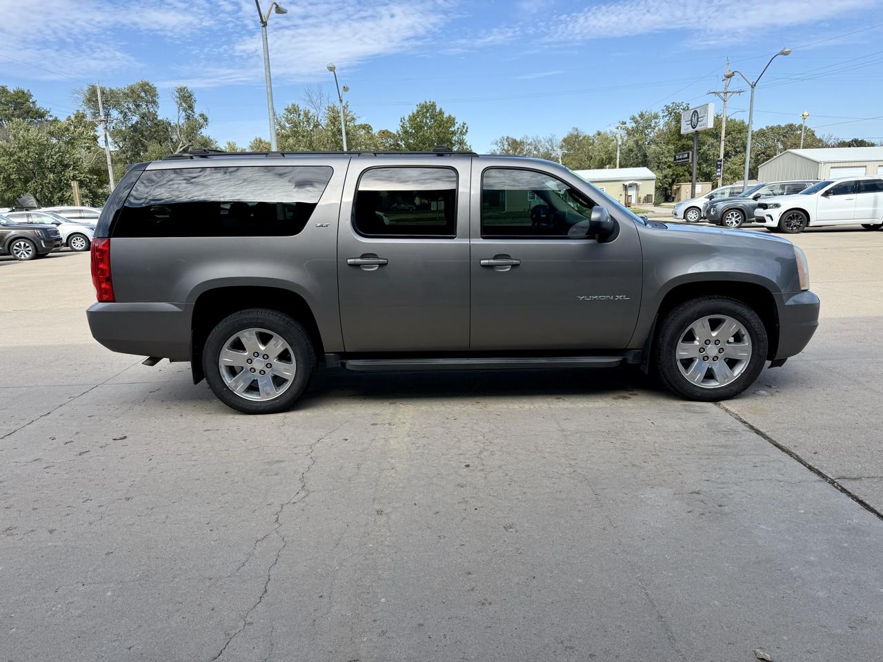 GMC Yukon XL 4WD 4dr 1500 SLT 2012
