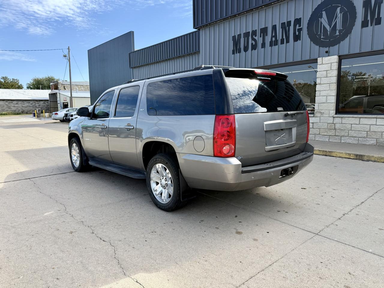 GMC Yukon XL 4WD 4dr 1500 SLT 2012