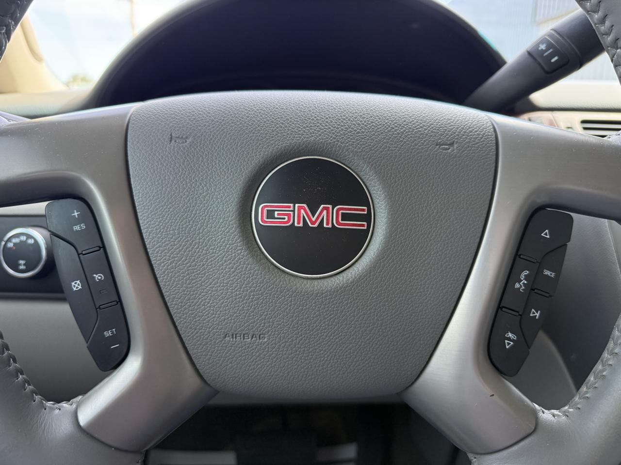 GMC Yukon XL 4WD 4dr 1500 SLT 2012