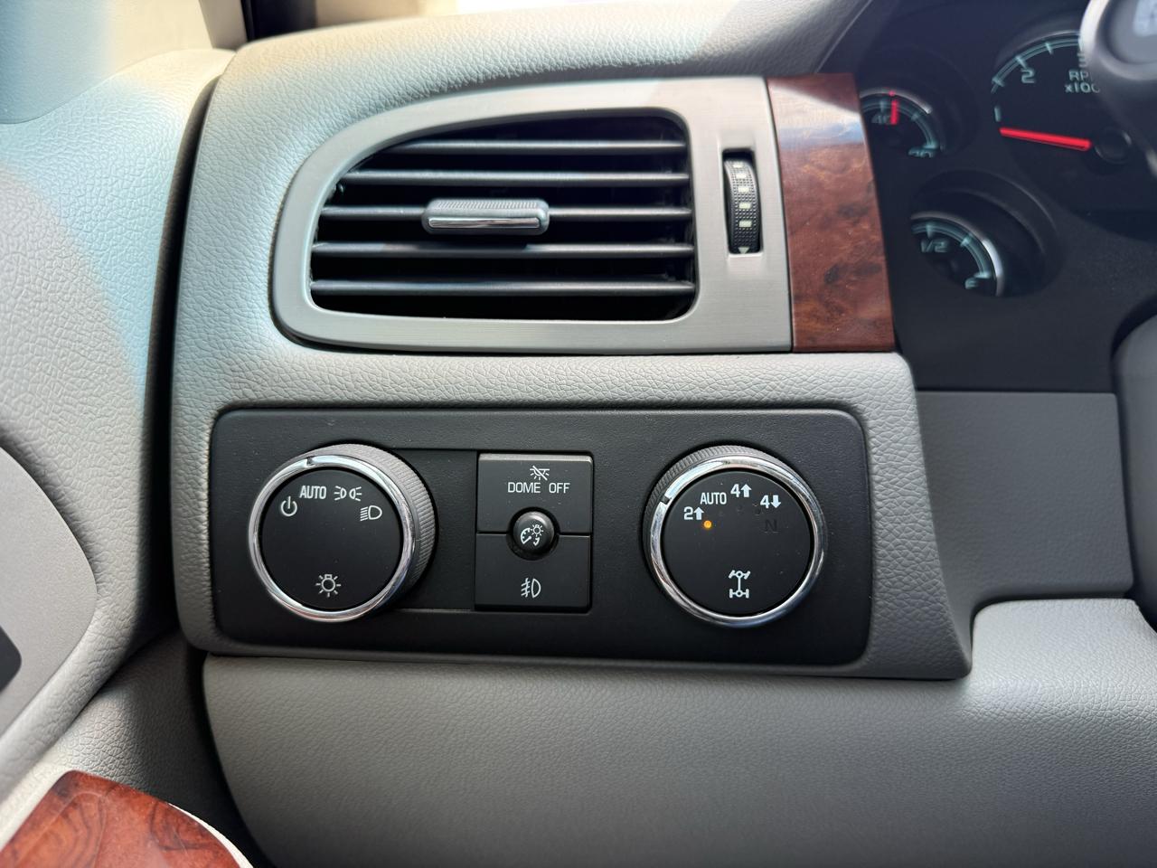 GMC Yukon XL 4WD 4dr 1500 SLT 2012