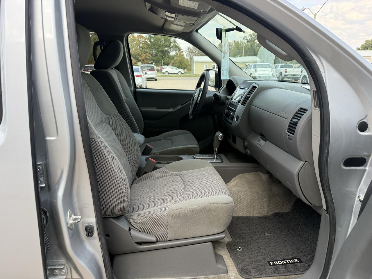 Nissan Frontier Crew Cab 4x4 SV V6 Auto 2018