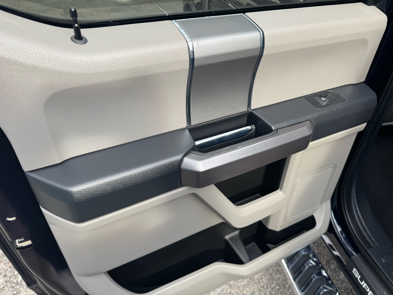 Ford F-250 SD XLT Crew Cab 4WD 2022