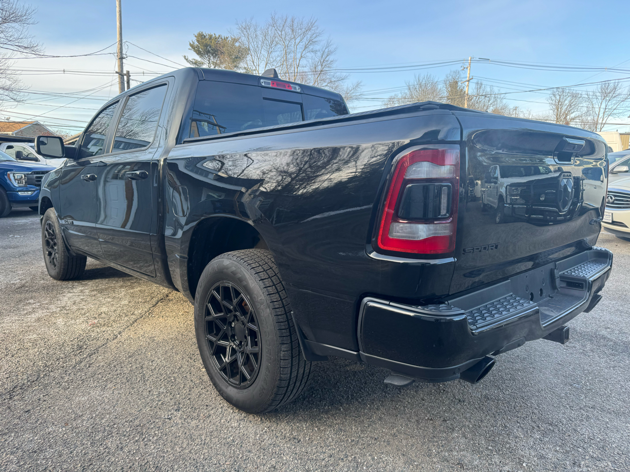 RAM 1500 4WD Crew Cab 140.5" Sport 2019