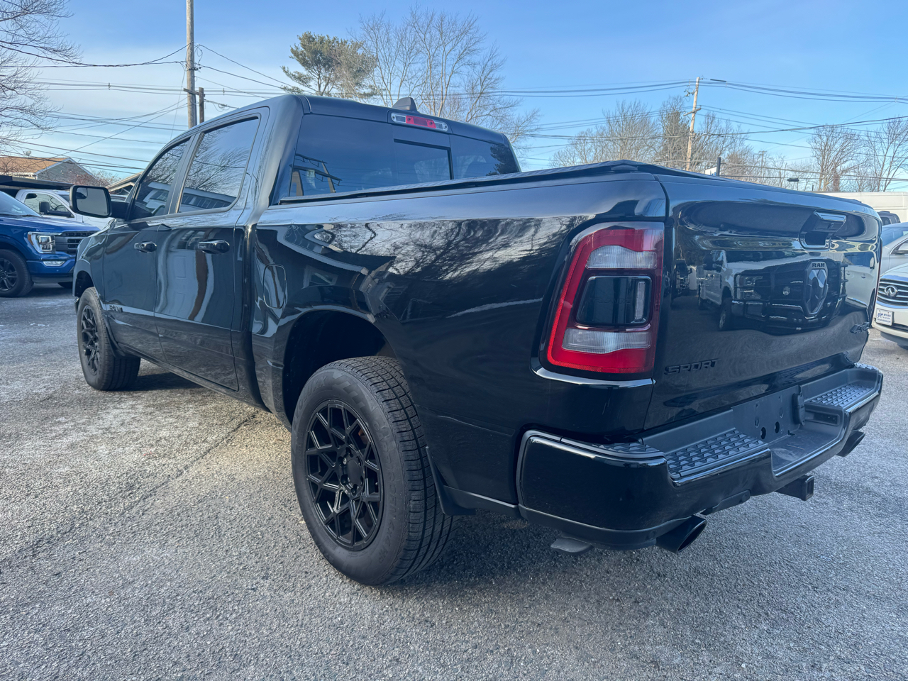RAM 1500 4WD Crew Cab 140.5" Sport 2019