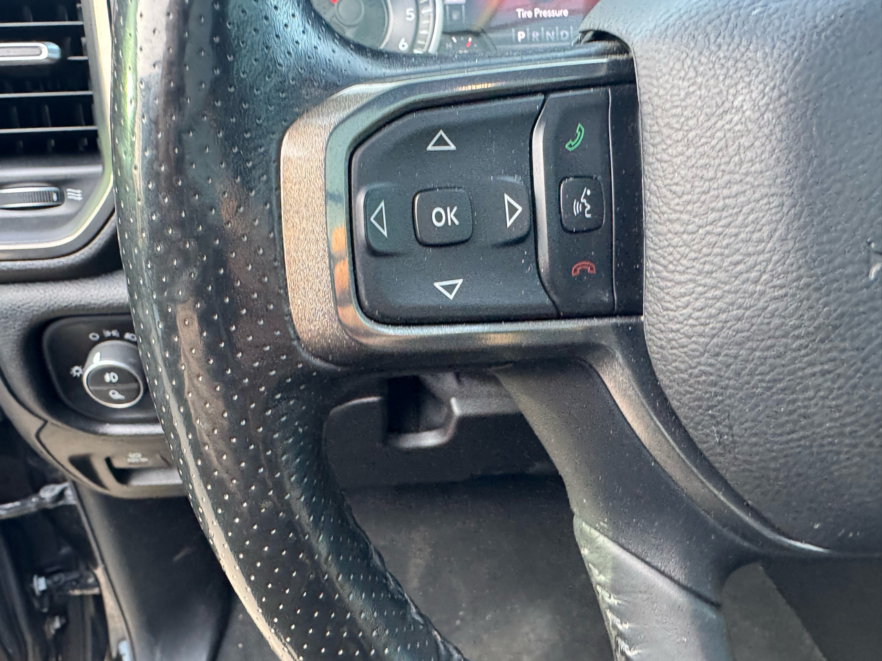 RAM 1500 4WD Crew Cab 140.5" Sport 2019