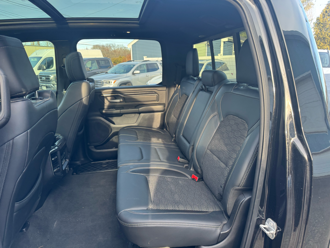 RAM 1500 4WD Crew Cab 140.5" Sport 2019