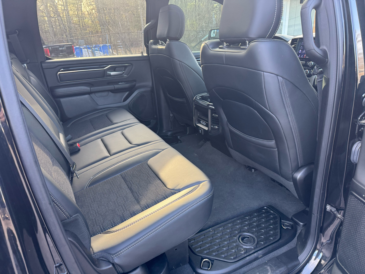 RAM 1500 4WD Crew Cab 140.5" Sport 2019