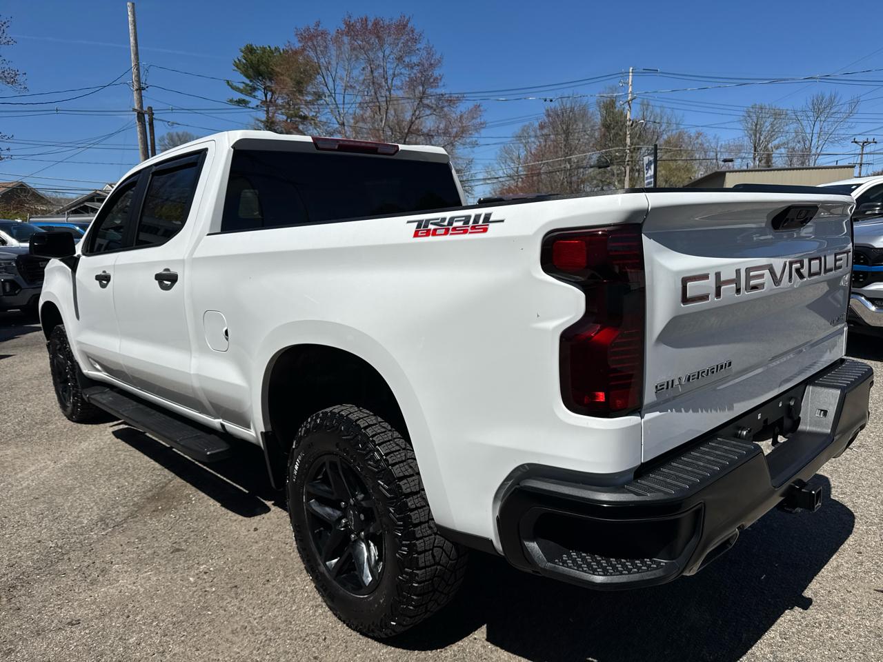 Chevrolet Silverado 1500 4WD Crew Cab 147" Custom Trail Boss 2023