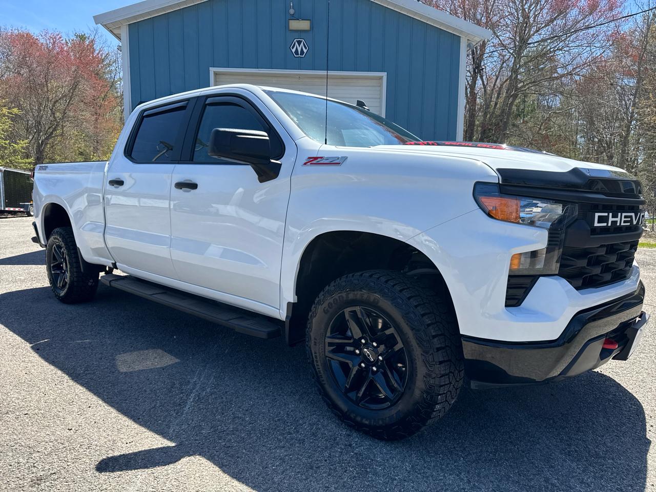 Chevrolet Silverado 1500 4WD Crew Cab 147" Custom Trail Boss 2023