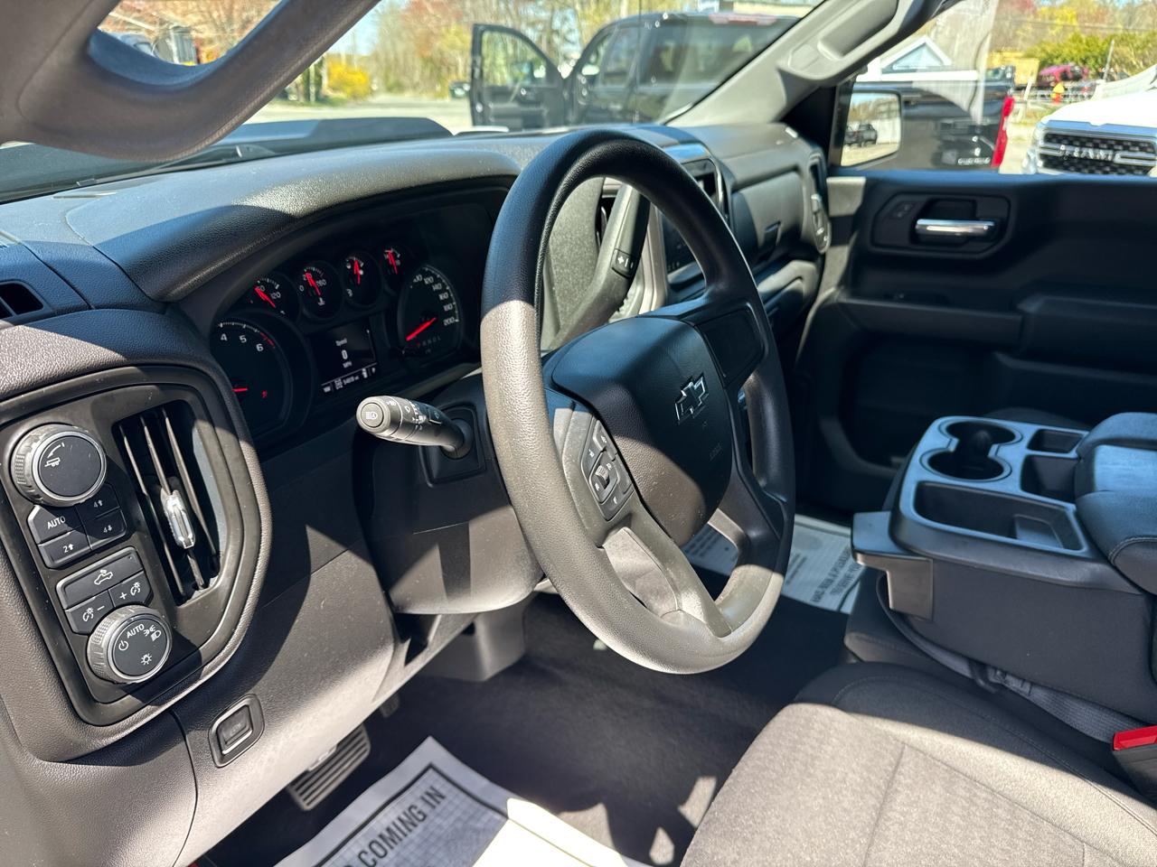 Chevrolet Silverado 1500 4WD Crew Cab 147" Custom Trail Boss 2023