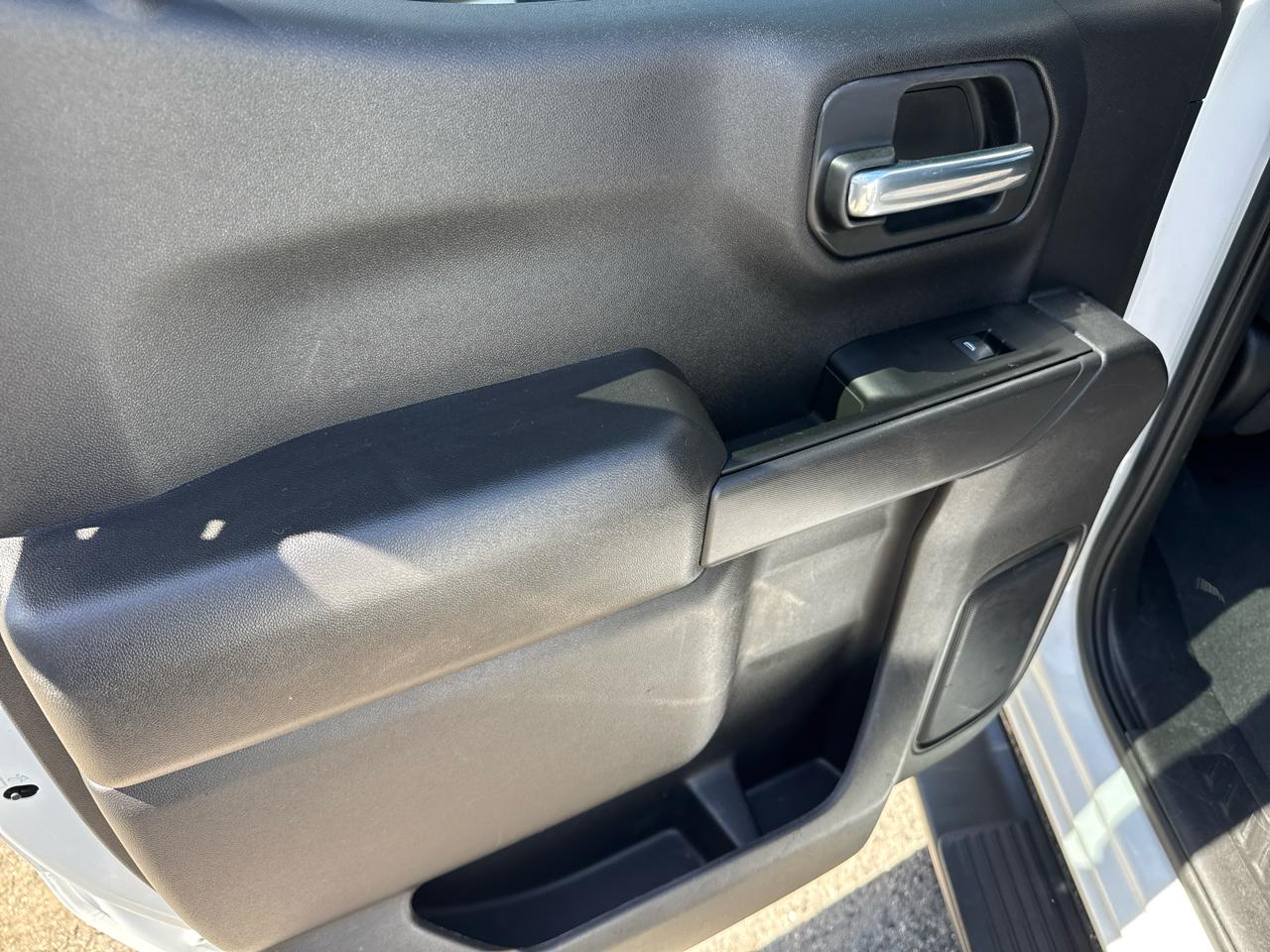 Chevrolet Silverado 1500 4WD Crew Cab 147" Custom Trail Boss 2023